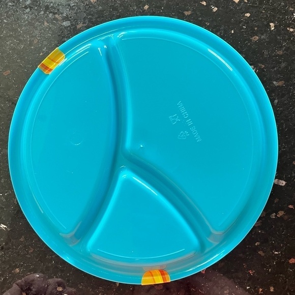 14 new plastic picnic dinner plates 9.75” green - Picture 2 of 4